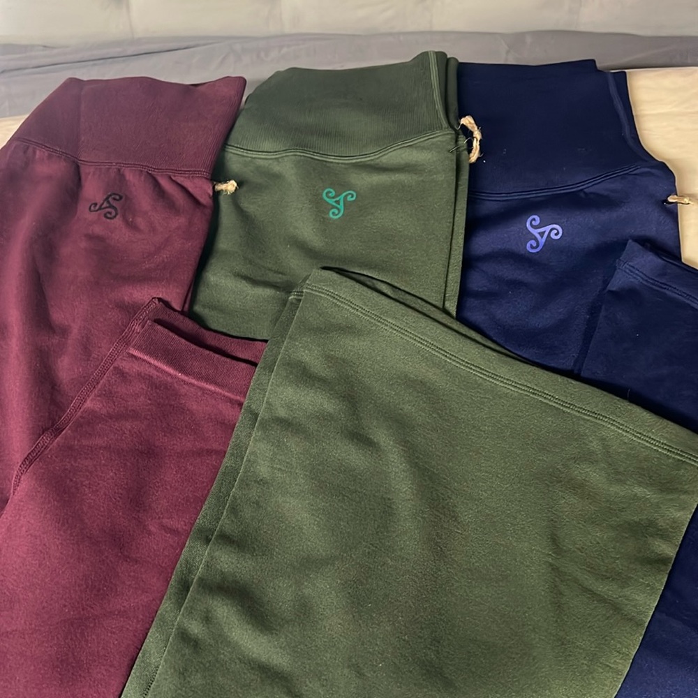 Green Apple Green Leggings with Wide Waistband and Moisture-Wicking Fabric - Picture 5 of 8